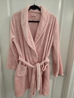 Juicy Couture Plush Shawl Collar Robe in Light Pink L/XL